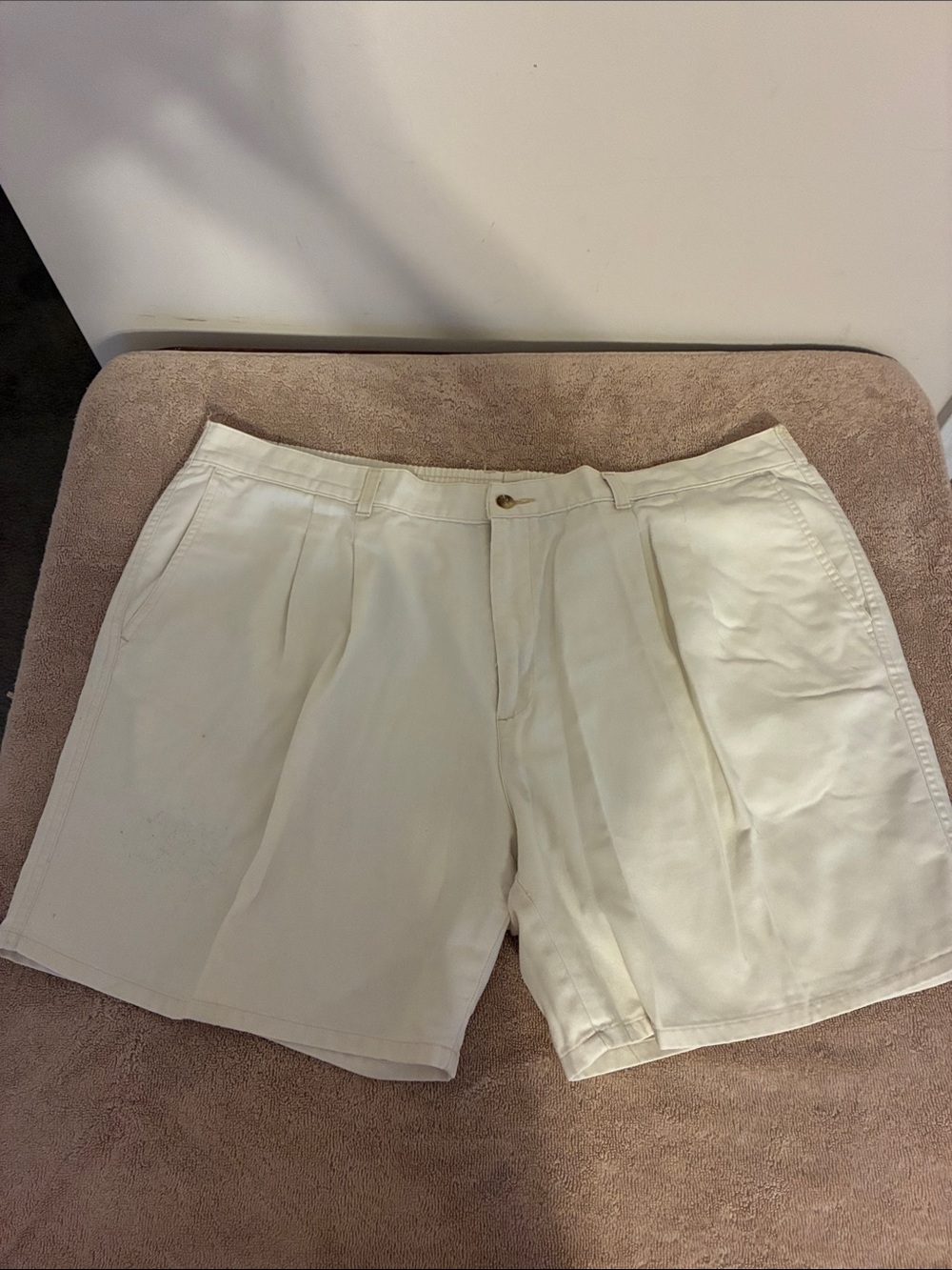 Men’s size 44 Puritan Cream High-Rise Pleated back elastic‎ front button Shorts